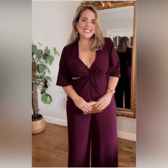 ZARA Purple Plum CUT OUT JUMPSUIT SHORT SLEEVE V NECK Size Small NWT - Picture 2 of 4